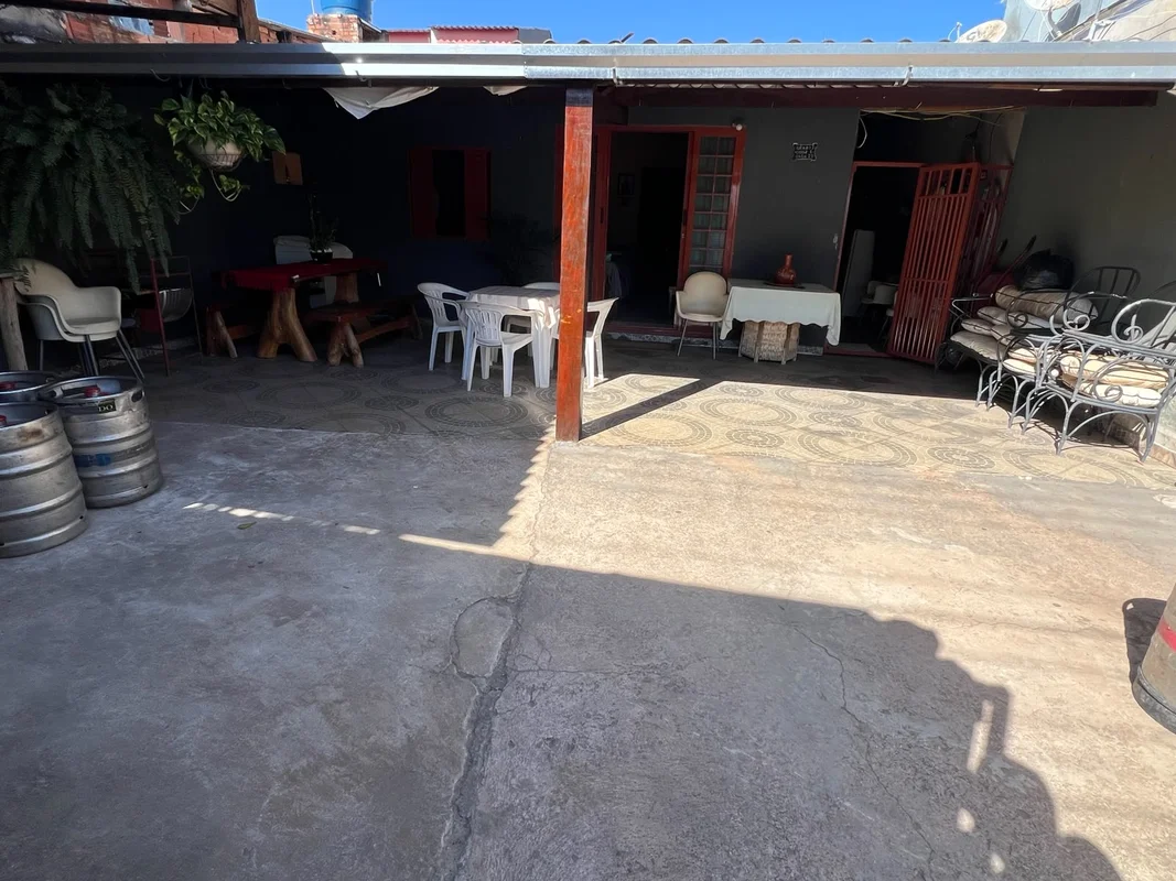 Descubra um sobrado aconchegante na Quadra 13, Parque Paranoá, DF, perfeito para...