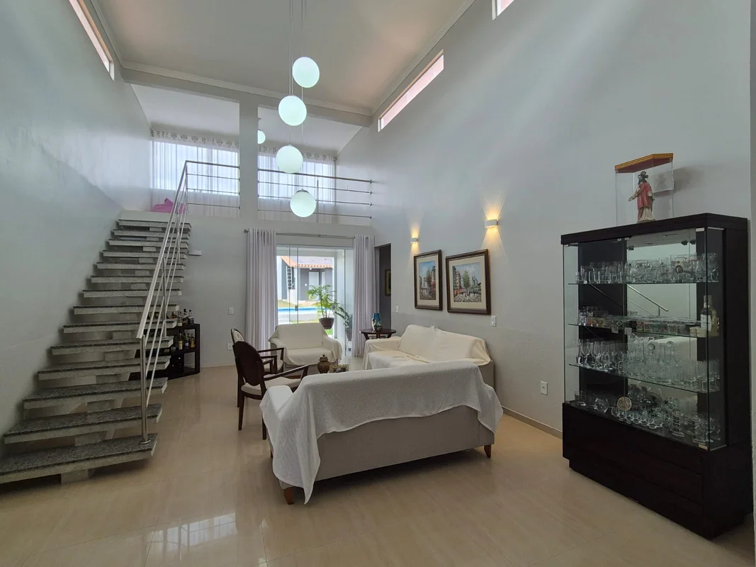Descubra esta charmosa casa no Condomínio Solar de Brasília, localizado no bairr...