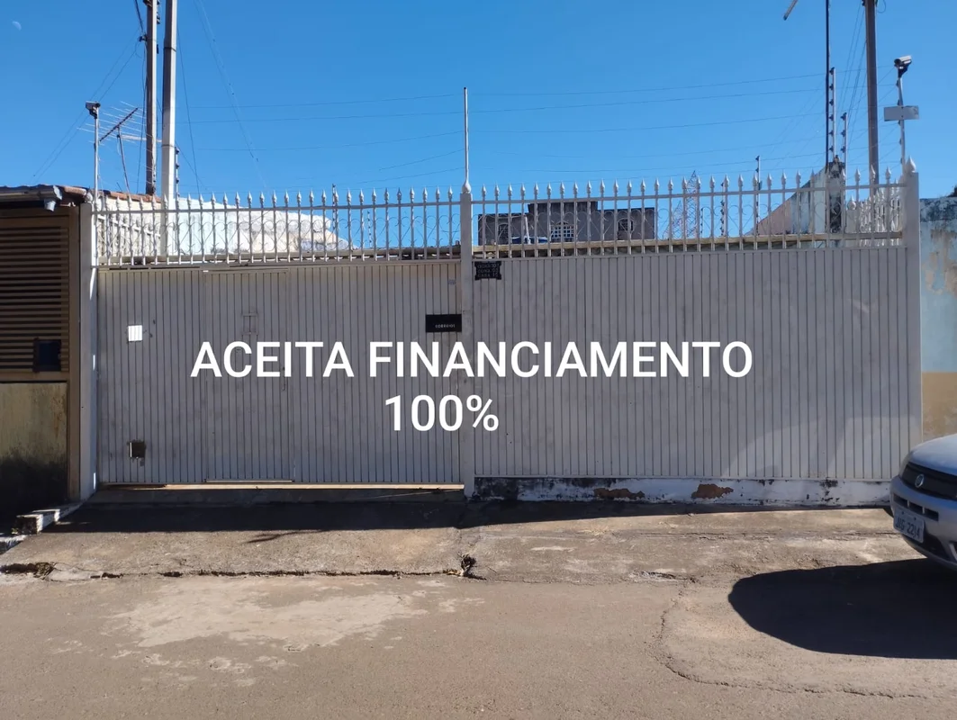 Vendo casa com 3 quartos, sala, cozinha, banheiro social, área de serviço, cerâm...