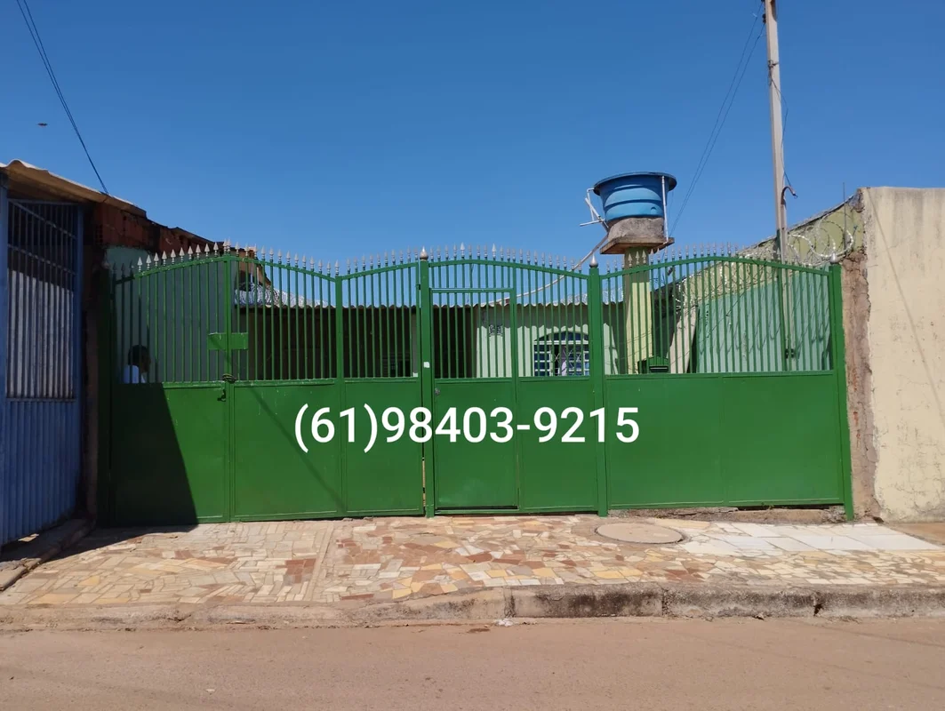 QR 321 Samambaia Sul, vendo casa com 3 quartos, sala, cozinha, banheiro social, ...