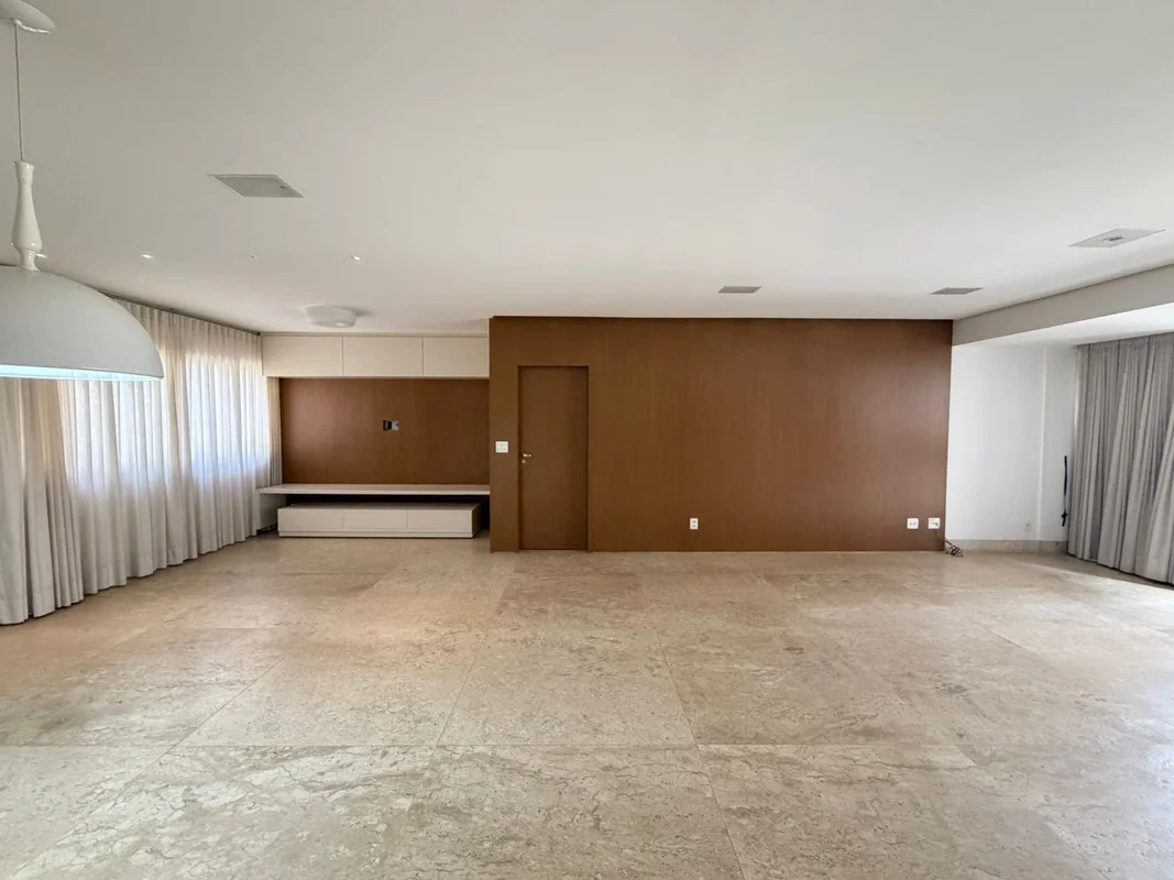 Dallas GardenQuase em frente ao Vaca Brava- 300m²- Um por andar- ?4 suítes, send...