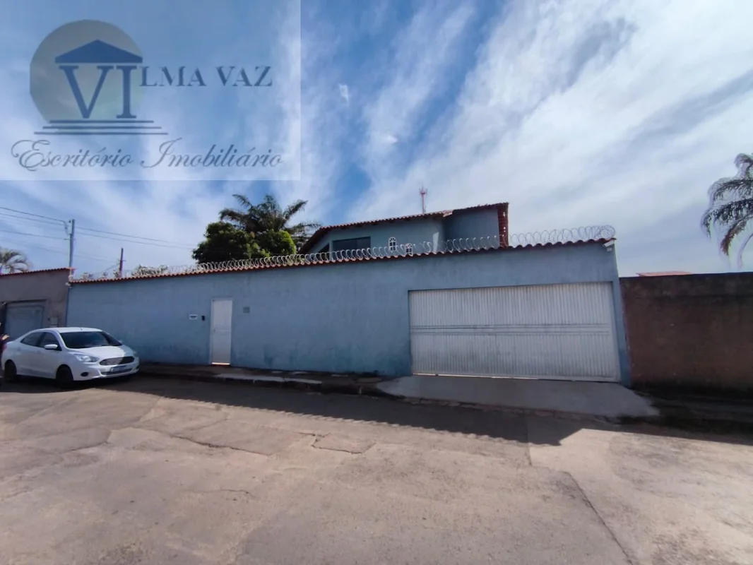 Descubra uma casa sobrado exclusiva, localizada na QMS 7, no Setor de Mansões de...
