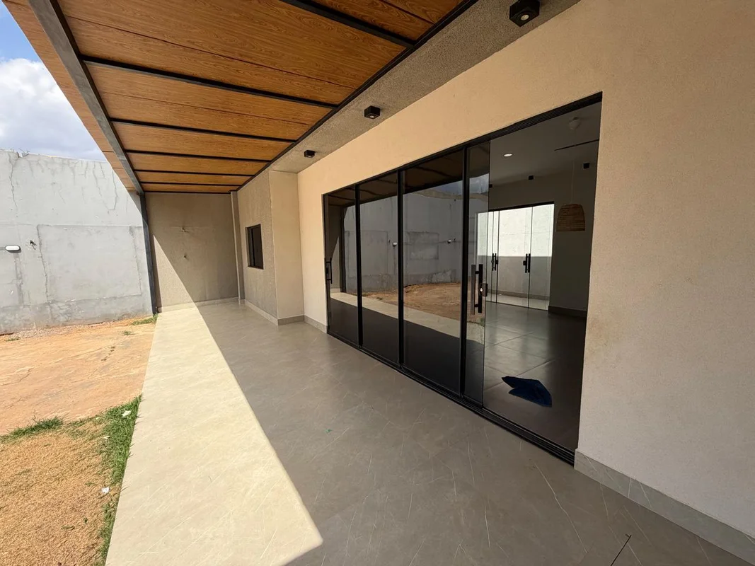 LOTE COM 350M² E ESTRUTURA PRONTA NO CONDOMÍNIO RECANTO DOS PÁSSAROS – RUA 10, V...