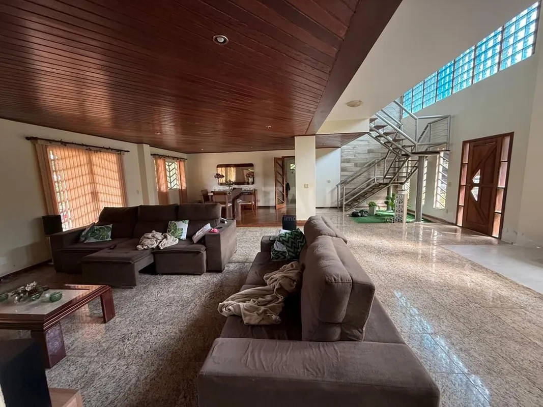 CASA À VENDA NO PARK WAY | 2.500 m² DE TERRENOPara quem busca espaço, privacidad...