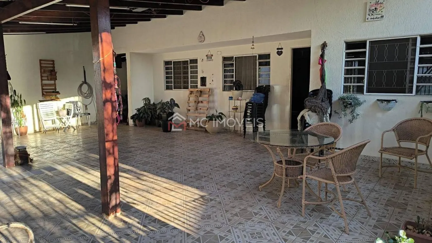 CASA À VENDA – QI 6 | GUARÁ I | 3 QUARTOS | 3 VAGAS COBERTASExcelente oportunida...