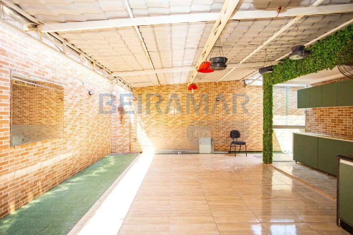 Se você procura uma casa nova, reformada, desocupada e em uma localização privil...