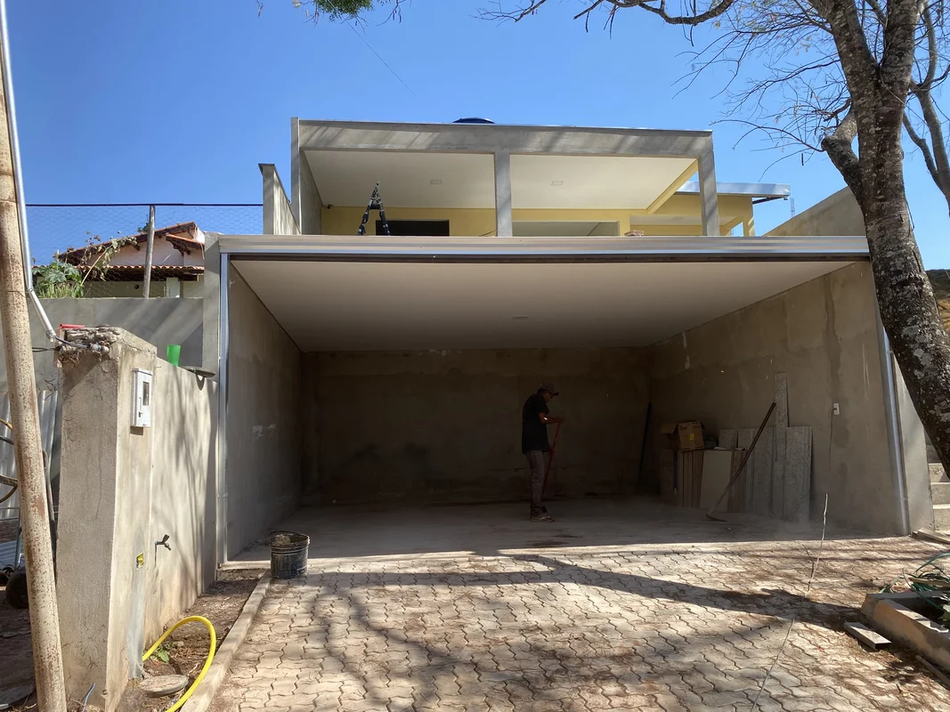 A GCASTRO IMÓVEIS VENDE !!!Ótima casa nova já em fase de pintura 3 quartos Sendo...