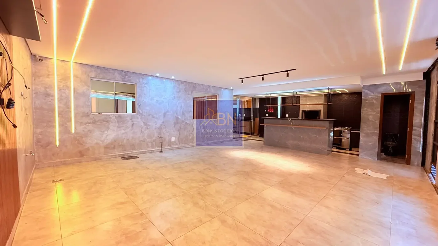 Casa de cinema no início do Recanto das Emas | Quadra 102Conforto, espaço e ambi...