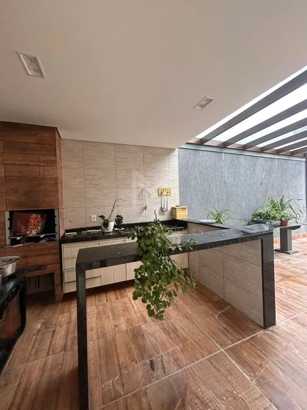Fernanda Marques vende ótima casa na Rua 08, em Vicente Pires!Casa em excelente ...