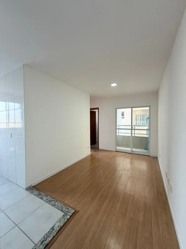 LENIÉR CURADORIA IMOBILIÁRIA APARTAMENTO 2 QUARTOS C/ VARANDA | SAMAMBAIA SULQua...
