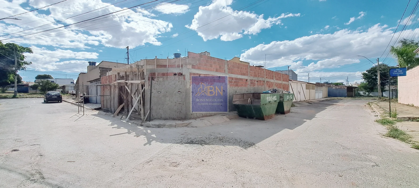 Descubra esta charmosa casa DE ALTO PADRÃO, de esquina no coração de Samambaia S...