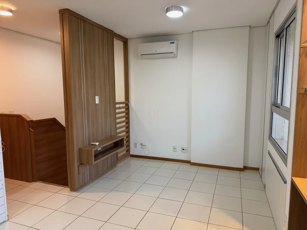 Situado na CA 11, no coração do Lago Norte, em Brasília, o apartamento duplex no...