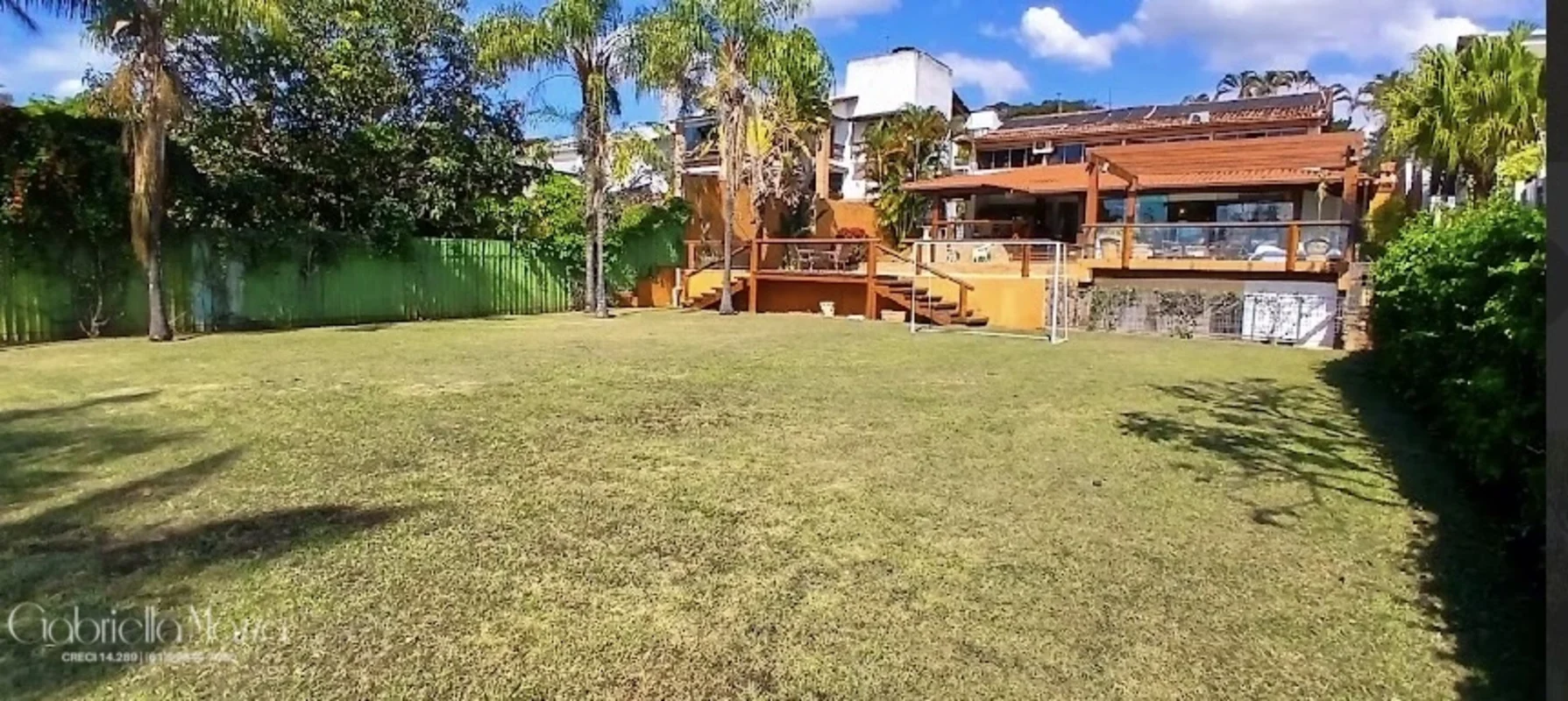 Alugo casa no Lago Sul na QI 19 Conj 7, na Colina Dom Bosco . Ótima localização!...