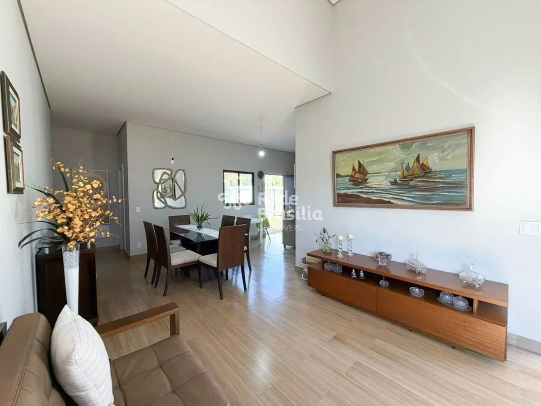 ESPAÇO, CONFORTO E POTENCIAL PARA SUA FAMÍLIASe você procura uma casa com terren...