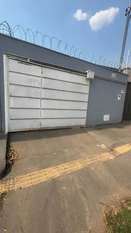  Casa com 3 quartos, sendo 2 suítes, sala, cozinha, garagem para 2 carros e área...