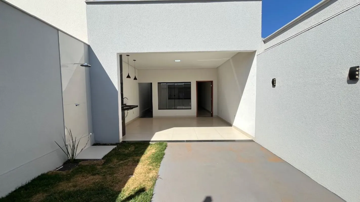 More em uma casa nova, moderna e com excelente acabamento, localizada em uma reg...