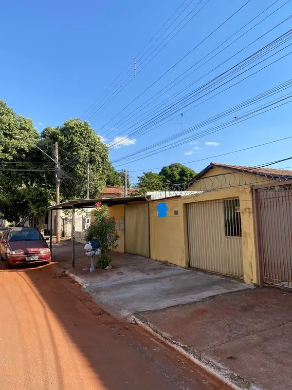 Casa a venda na Rua C-160, Jardim América GoiâniaÁrea de 13 metros de frente com...