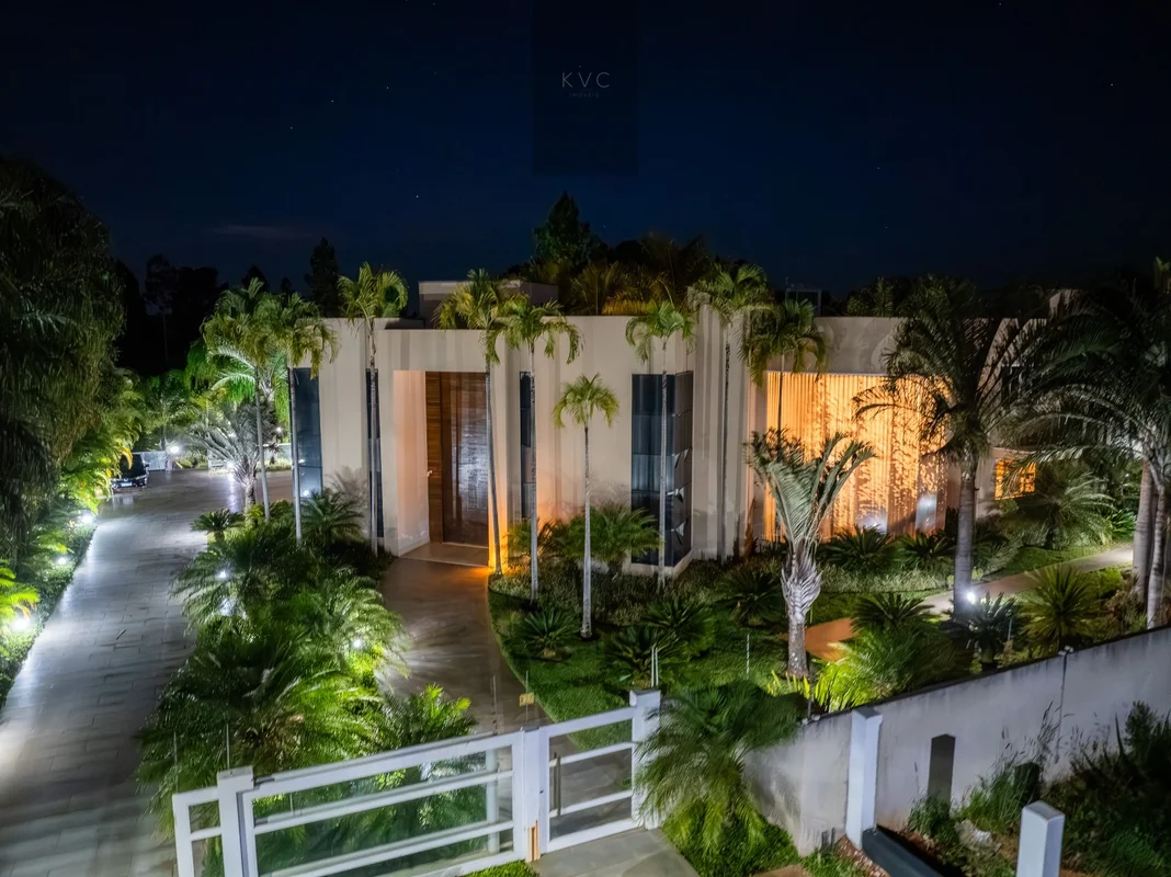 Luxuosa residência no condomínio Park Way, na SMPW Quadra 20, Brasília. Sobrado ...