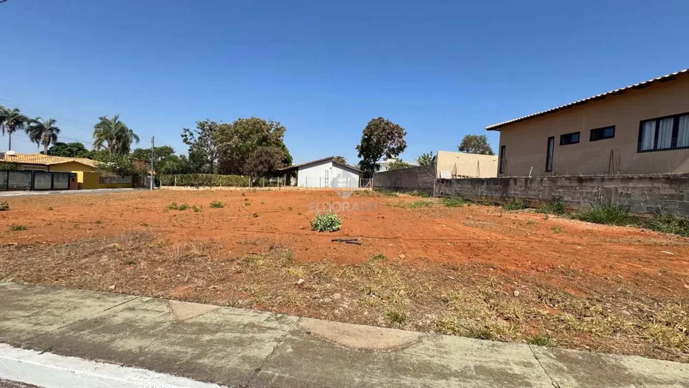 Lote de esquina escriturado no Condomínio Ecológico Parque do Mirante, localizad...
