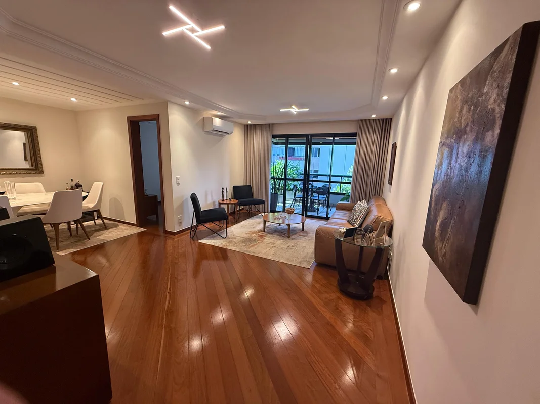 Excelente oportunidade na Asa Norte! Este apartamento de 137 m² no SQN 309 Bloco...