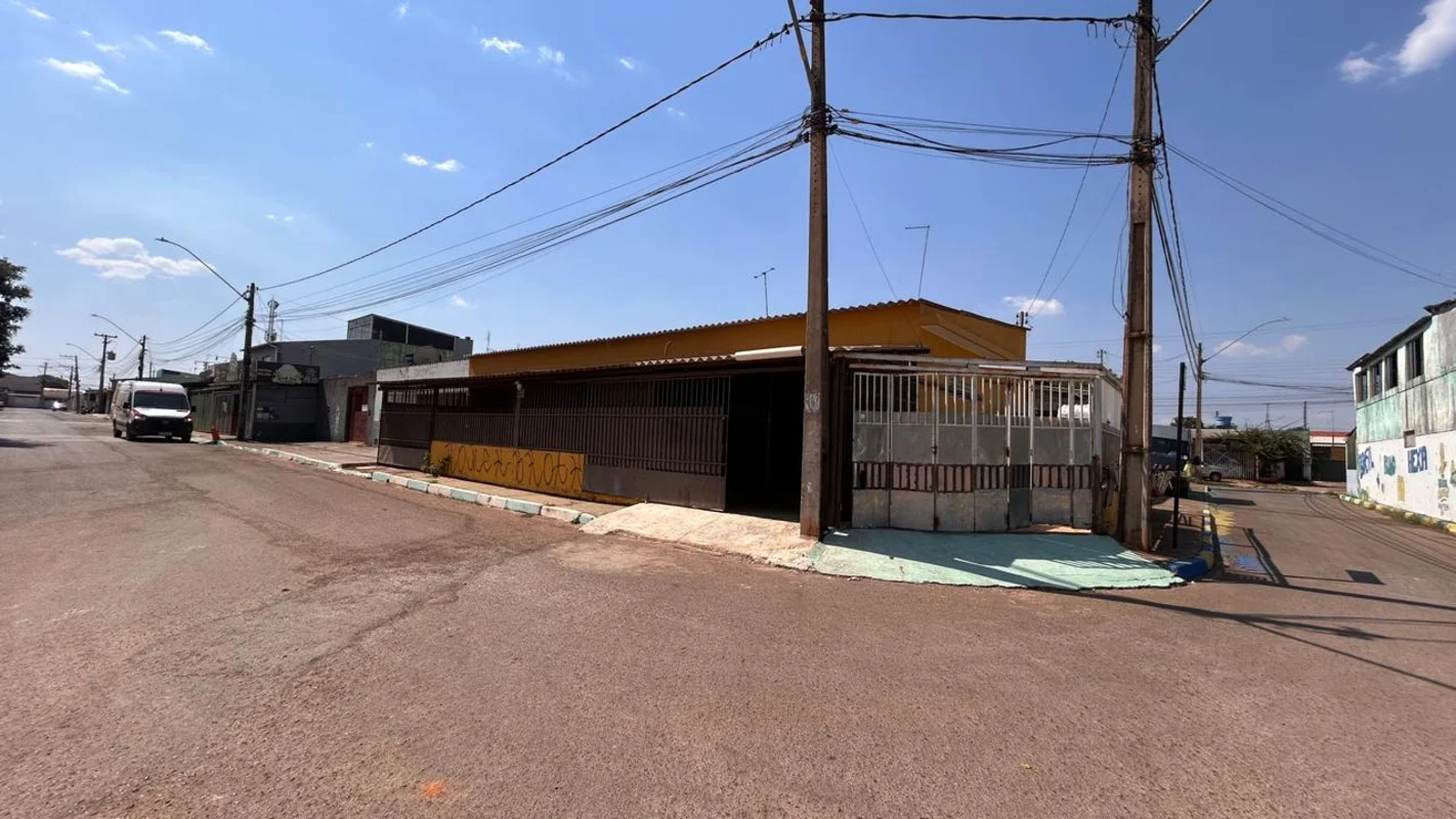 CASA DE ESQUINA À VENDA | QR 211 – SANTA MARIA NORTEMORADIA OU UM EXCELENTE PONT...