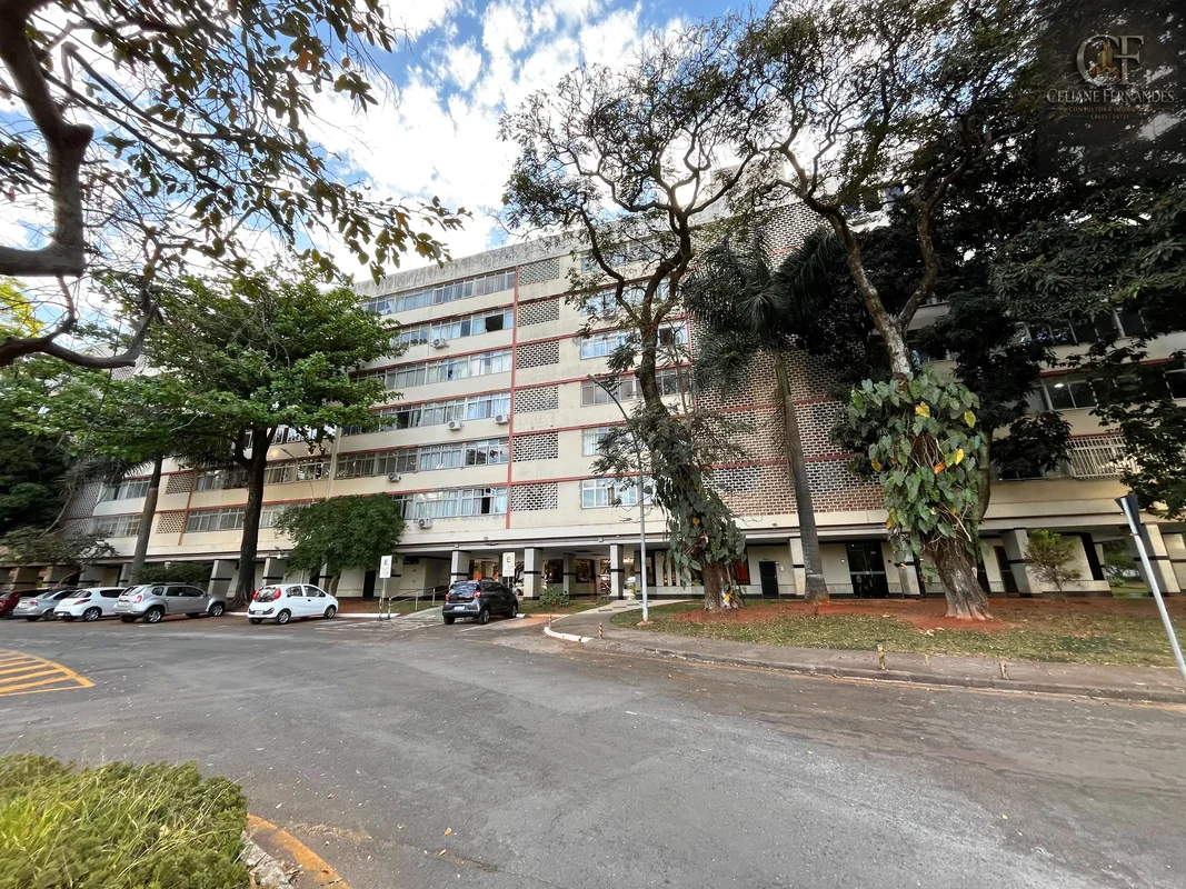 Descubra um apartamento totalmente automatizado, reformado e mobiliado na SQS 10...