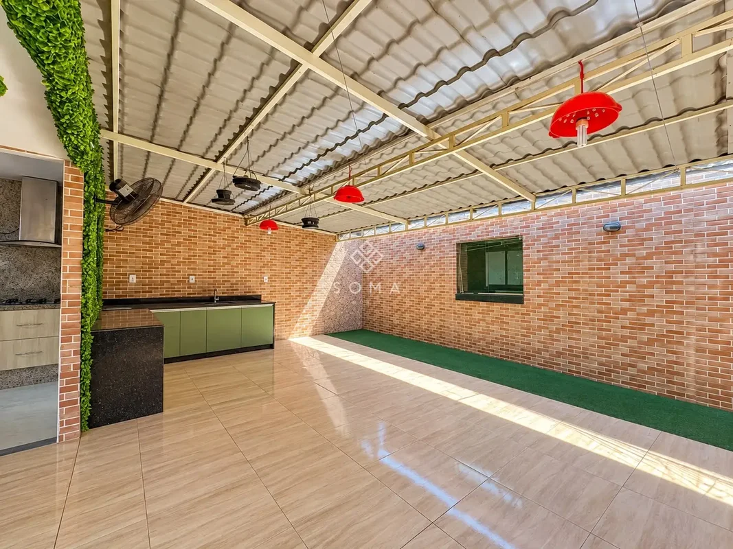 ESPECIFICAÇÕES DA CASA:- Sala ampla para 02 ambientes - Lavabo com bancada e cub...