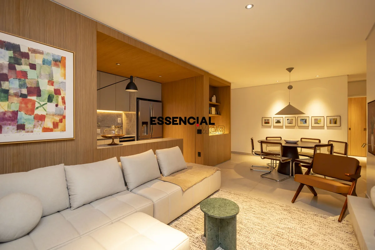 Apartamento de meio, em andar intermediário, com excelente incidência solar e ve...
