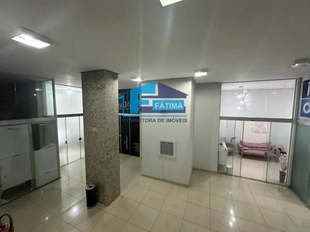 SALA COMERCIAL PARA LOCAÇÃO ? 17 m²Excelente sala comercial localizada no subsol...