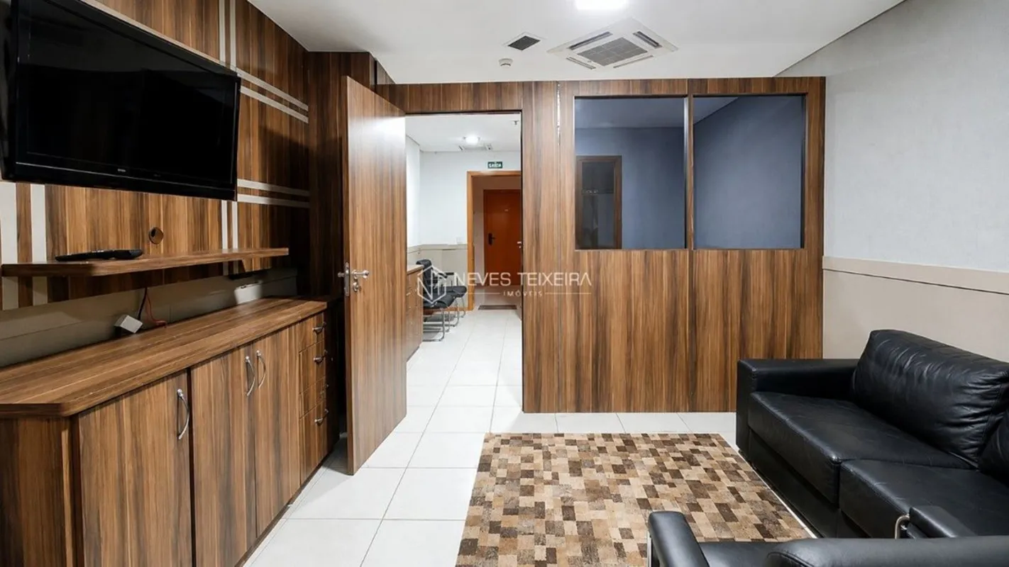 NEVES TEIXEIRA IMÓVEIS ALUGAExcelente sala comercial mobiliada e planejada no Ce...