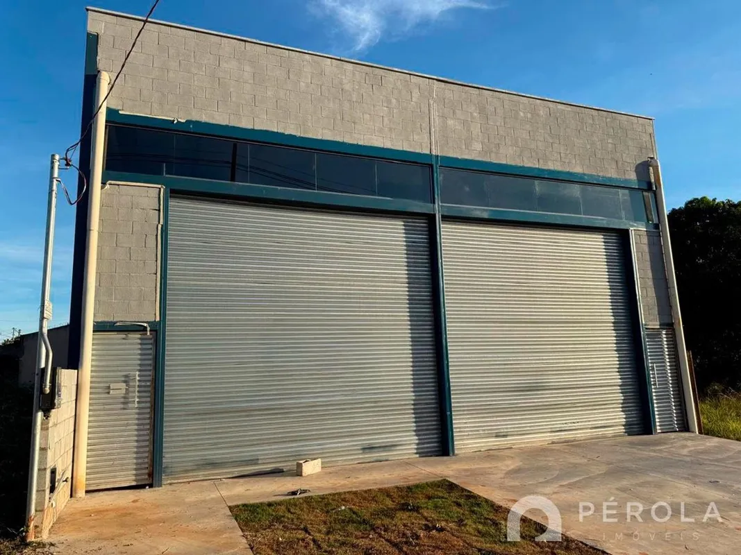 Galpão novo primeira locação, medindo 306 m² de privativa e 390m² de terreno, co...
