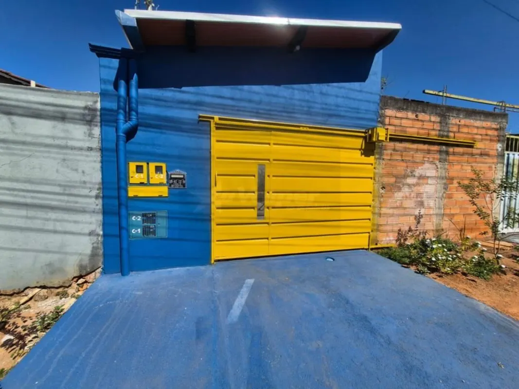 Casa recém reformada no Residencial Mendanha, com aproximadamente 53,44 m². O im...