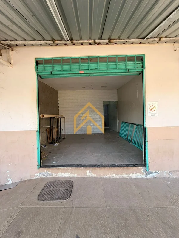Loja com ótima localização no Varjão Área 40m² - Loja com divisória e bom espaço...
