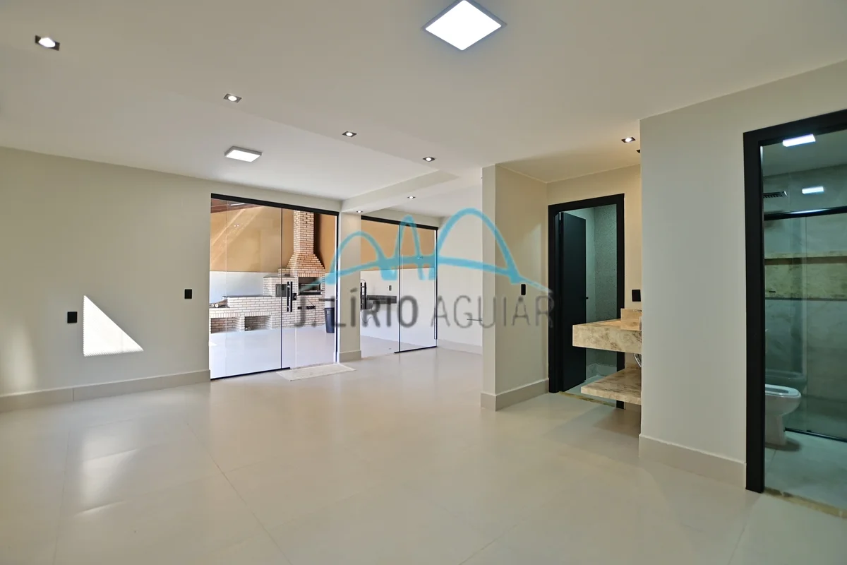 Se você busca uma casa pronta para morar, com ambientes modernos, amplo espaço e...