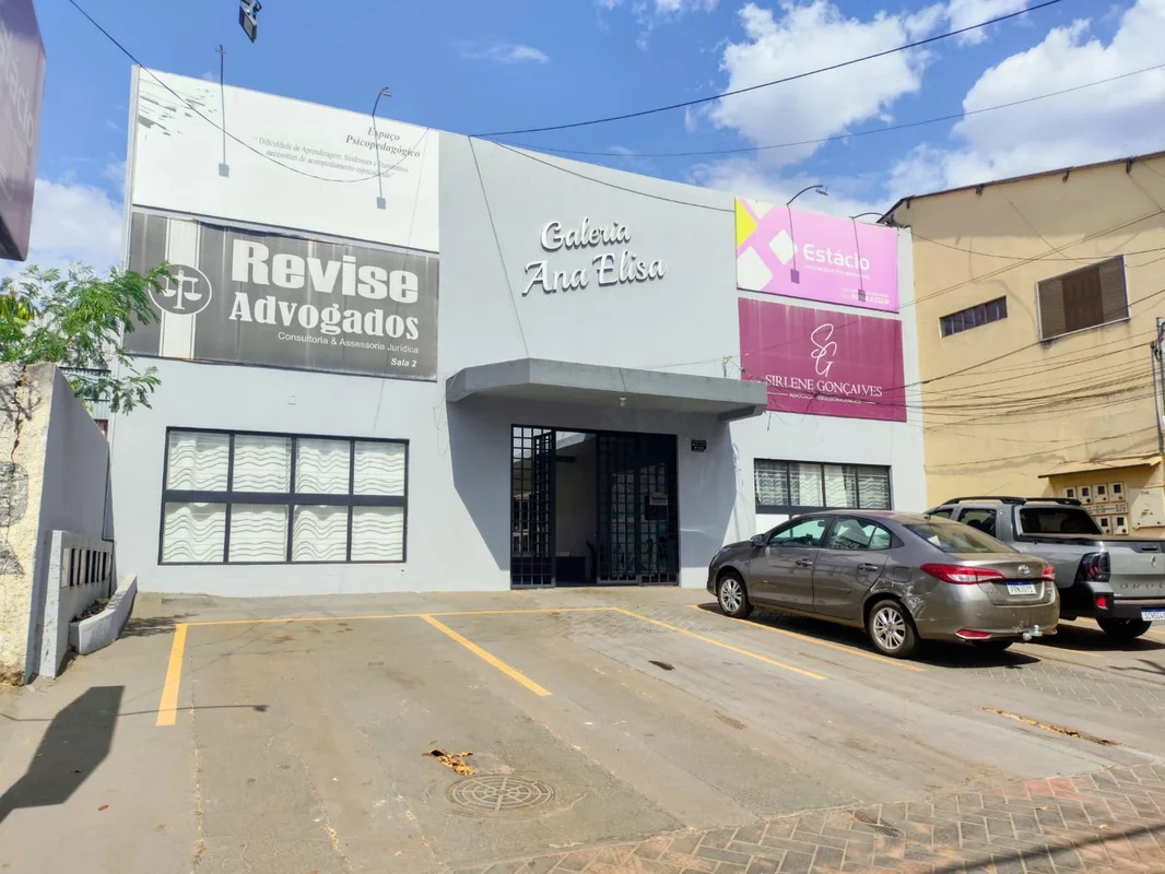 Sala comercial, Av. São Francisco, setor Santa Genoveva, com 50 metros quadrados...