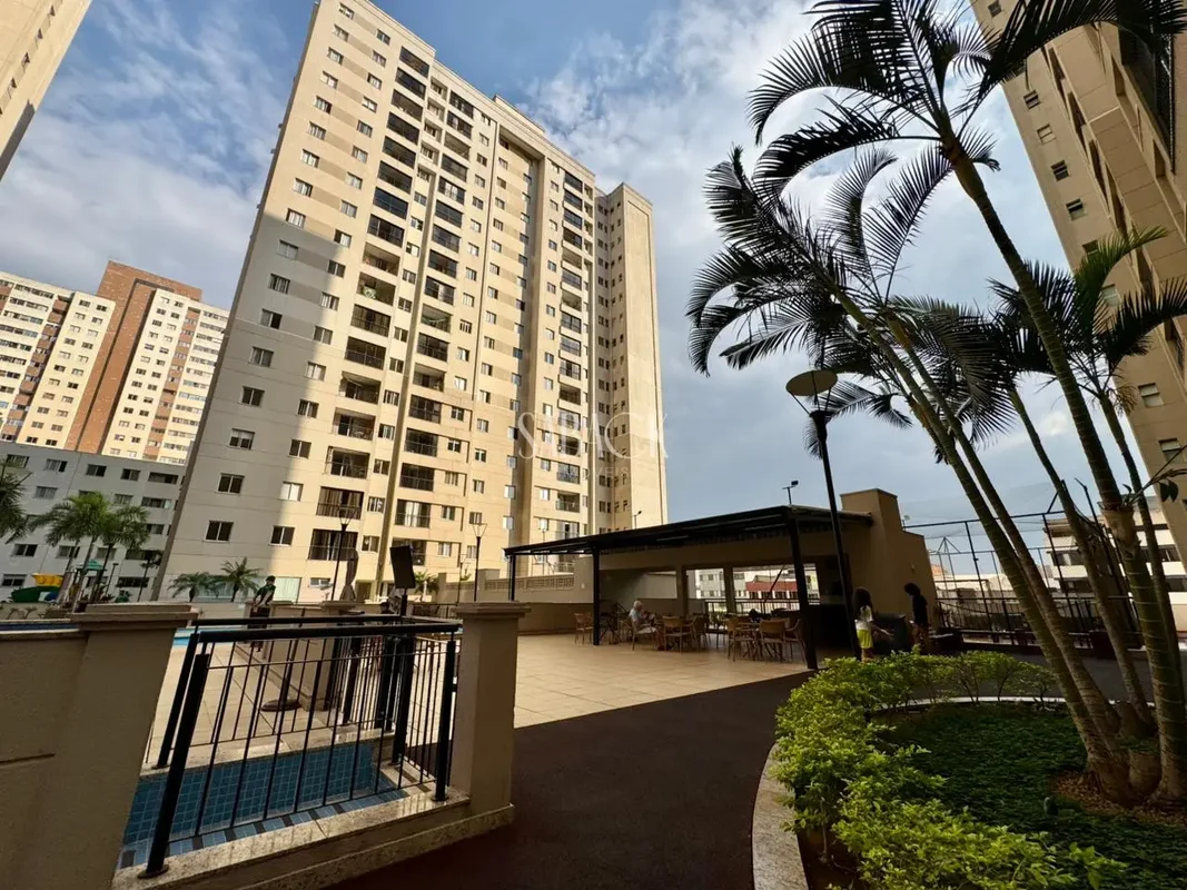 Tem apartamentos que surpreendem pela estrutura. Este começa a impressionar ante...