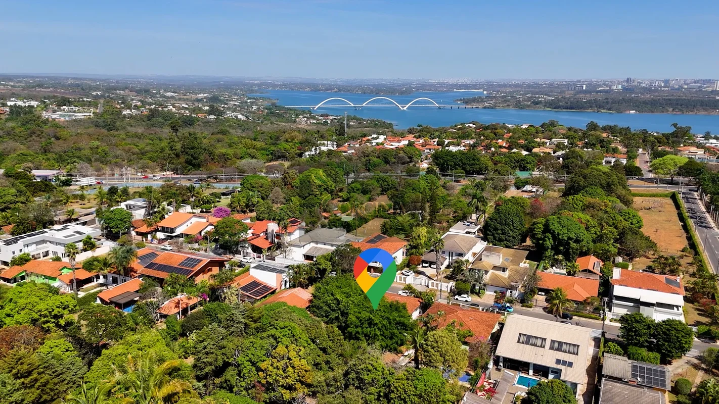 Venda casa no Lago Sul Qi 29Localização privilegiada próxima a ponte JK!São 3 Qu...