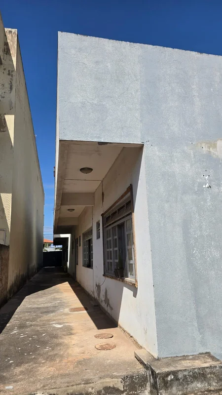 Predio residencial com 12 kitinetes, excelente localização, pode construir ate 4...