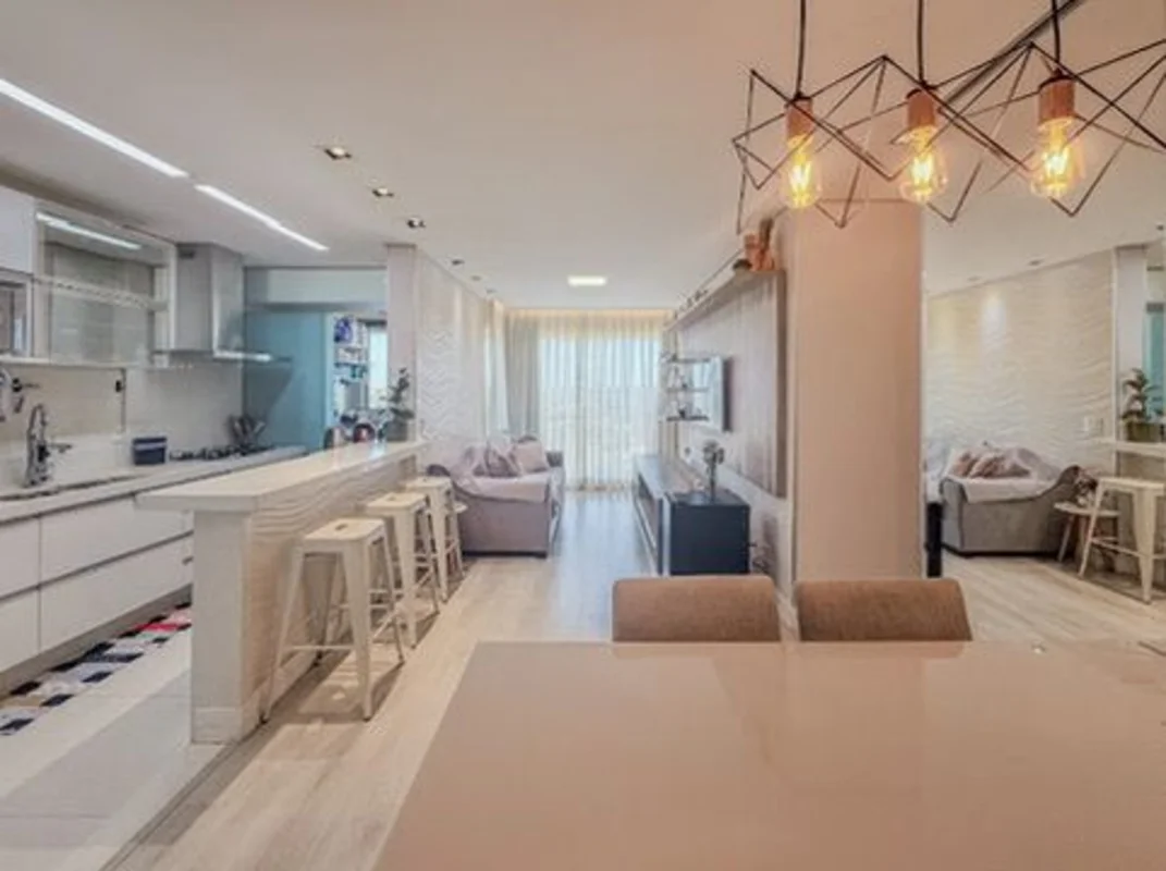 EXCELENTE APARTAMENTO, COM REFORMA IMPECÁVEL, O2 VAGAS DE GARAGEM SOLTAS NO SUBS...