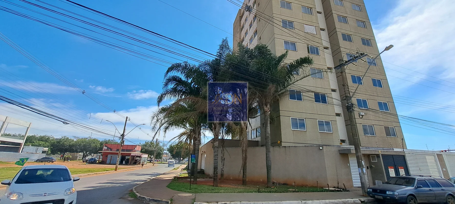 Desfrute de conforto e praticidade na QN 512 Conjunto 1, SAMAMBAIA SUL, DF. Este...