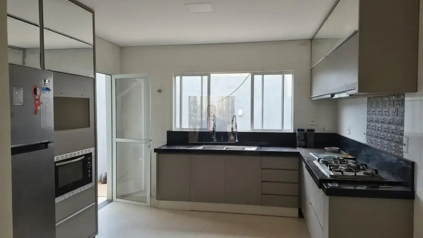 Casa Térrea de Alto Padrão em Vicente Pires com Terraço Gourmet e Vista Livre?Su...