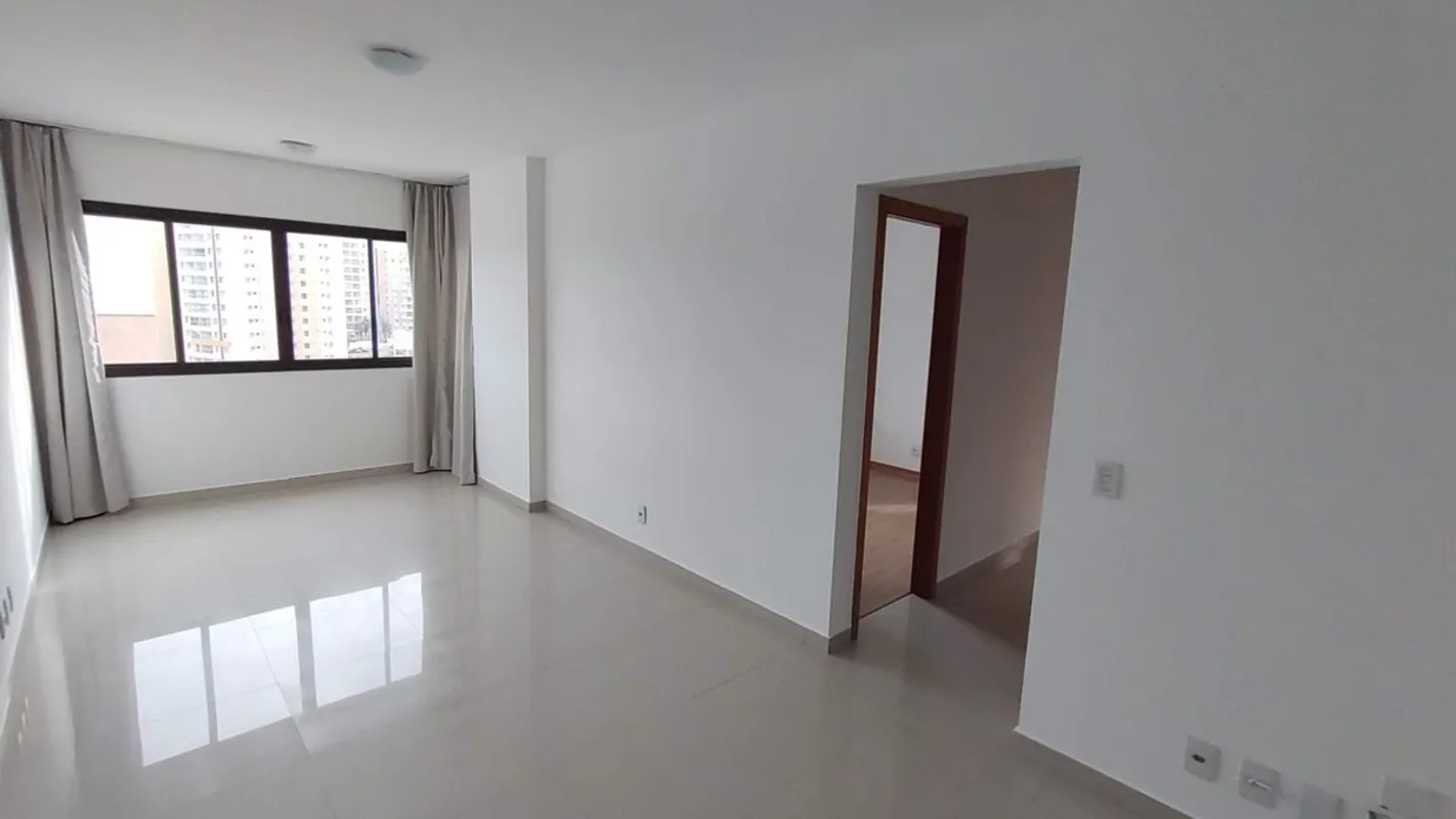 Descubra o conforto e a conveniência deste apartamento de 75m² localizado no cha...