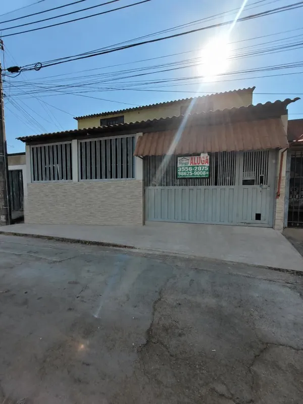 CASA COM 03 QUARTOS AMPLOS SENDO 01 SUITE COM GUARDA ROUPA E AR CONDICIONADO, SA...