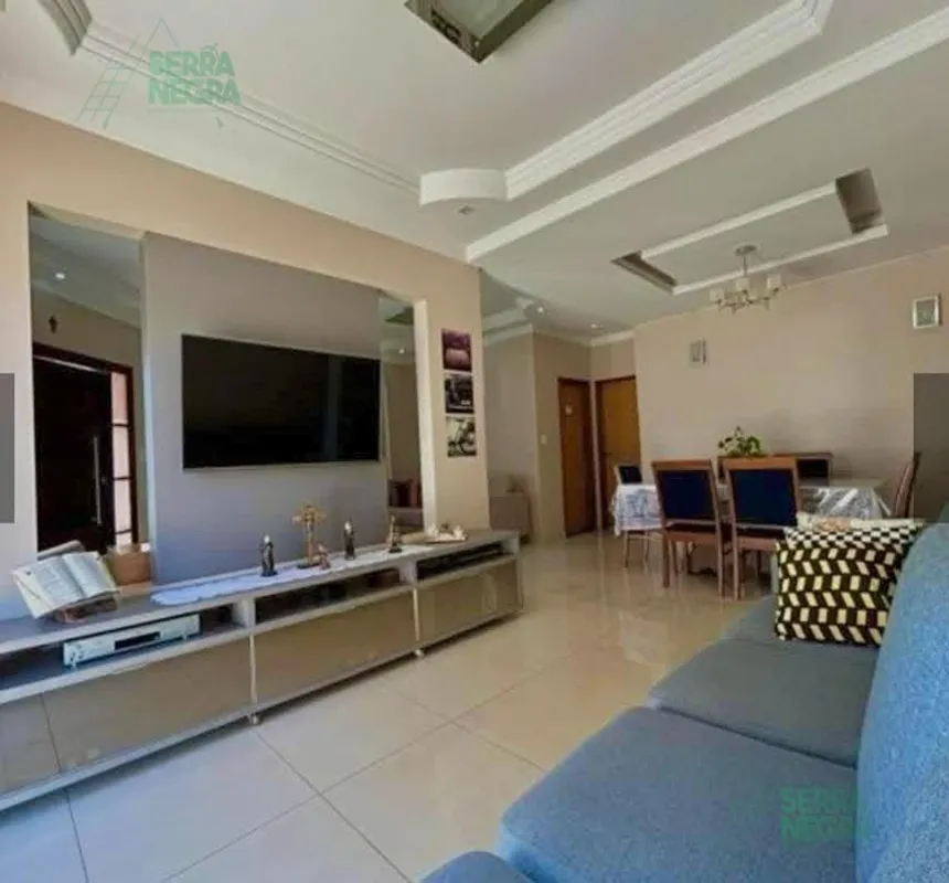  Amplo imóvel com duas casas no mesmo terreno, ideal para quem busca espaço, con...