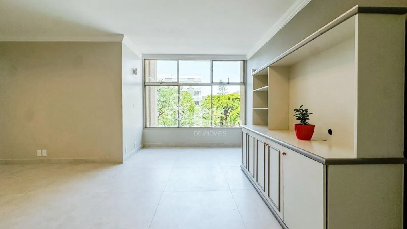 SQS 207 - Asa Sul Excelente apartamento reformado, moderno e sofisticado, locali...
