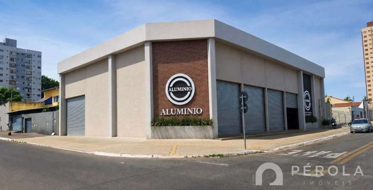 Galpão comercial de esquina, com 622 m² de área privativa, pé-direito de 6 metro...