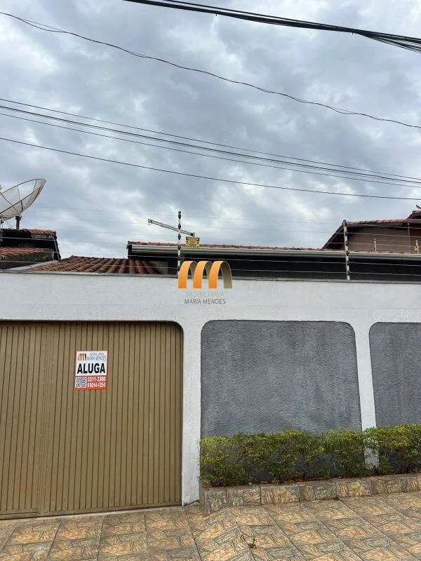 Encontre seu novo lar no Bairro Jardim Ana Paula, em Anápolis/GO. Esta casa resi...