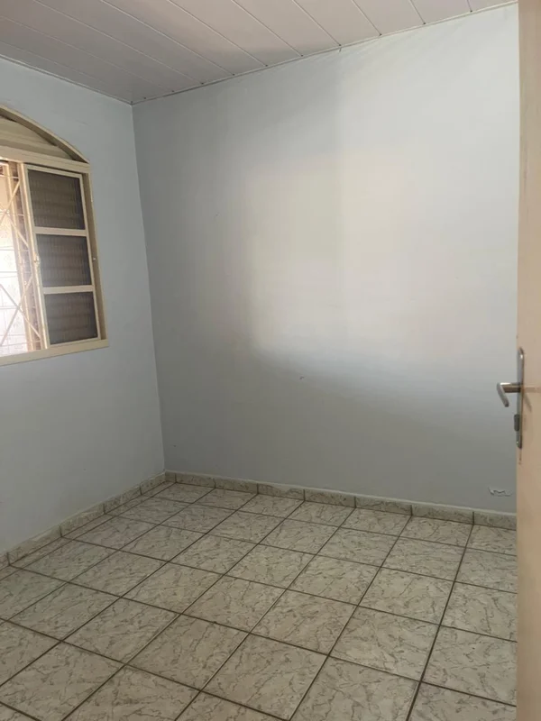  No coração de Samambaia Norte. Situada na QR 408 Conjunto 3, esta residência de...