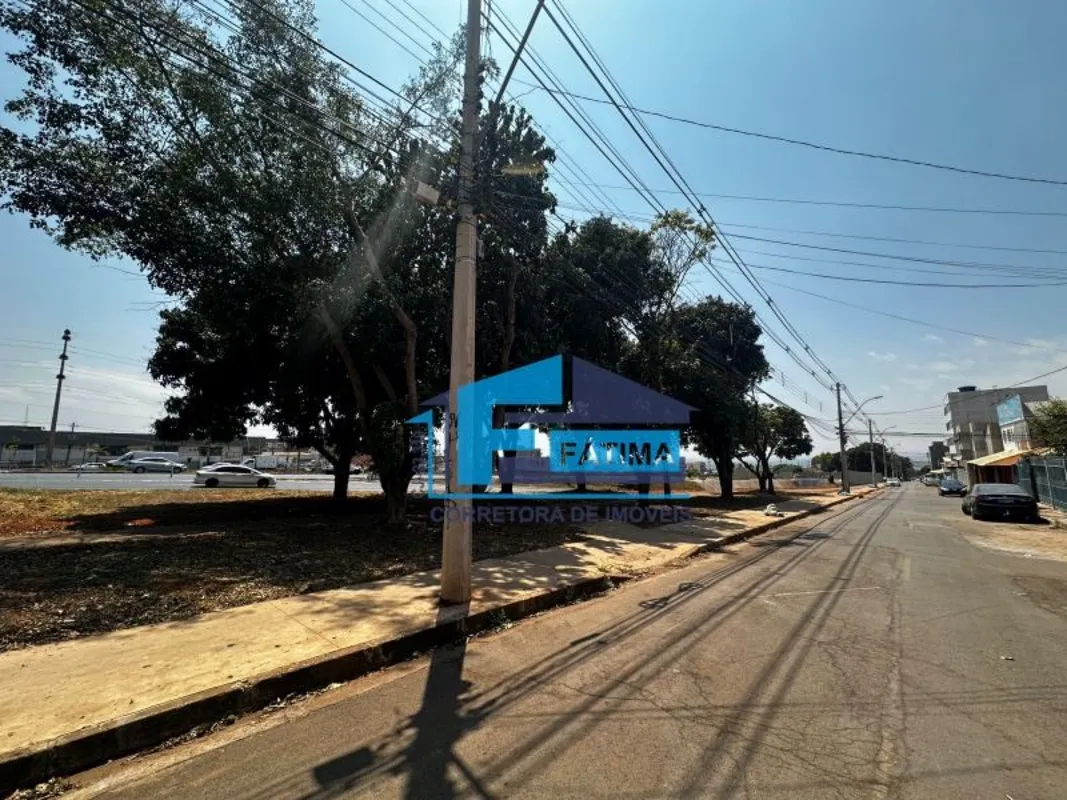 Casa Simples de Fundo à Venda . Riacho Fundo ILocalização privilegiada, com fren...