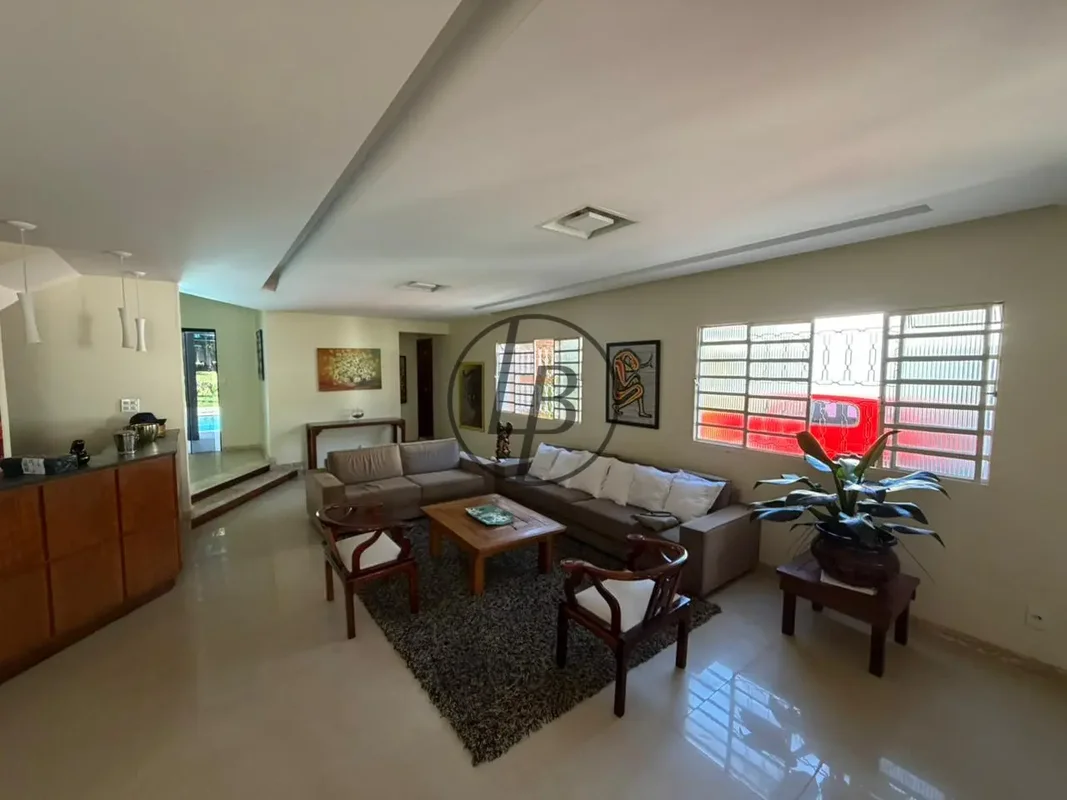 Casa na SHIN QL 12 – Imponente, Espaçosa e Sofisticada | 4 Suítes | 8 VagasUma r...